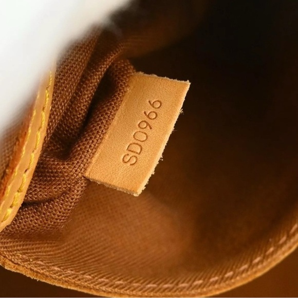 (1) ❤️entry into Lv Alma monthly givey Lip gloss - Picture 9 of 9